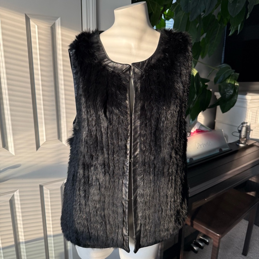 Love Token Blacktabbit Fur 100% lamb leather Trim vest